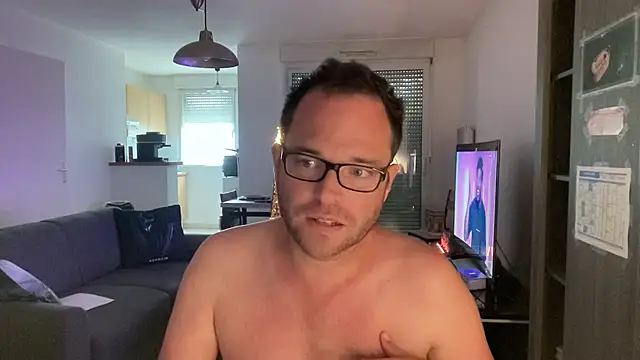 Funnyjul31 online show from April 2026 04:36:02 PM
