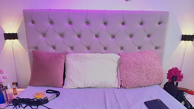 Snapshot of Alyssaa_Hunter chatting on March 2025 07:31:02 PM Alyssaa Hunter online show from March 2025 07:31:02 PM