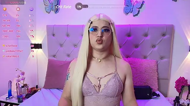 Snapshot of Alyssaa_Hunter chatting on February 2025 01:32:01 AM Alyssaa Hunter online show from February 2025 01:32:01 AM