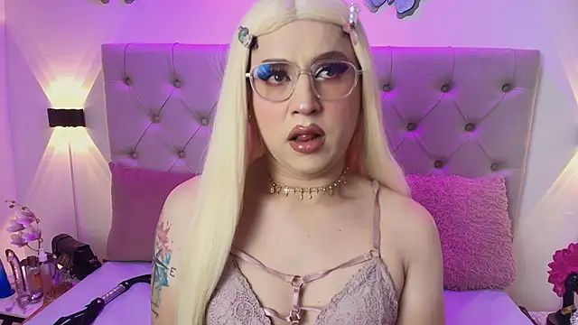 Snapshot of Alyssaa_Hunter chatting on March 2025 09:59:02 PM Alyssaa Hunter online show from March 2025 09:59:02 PM