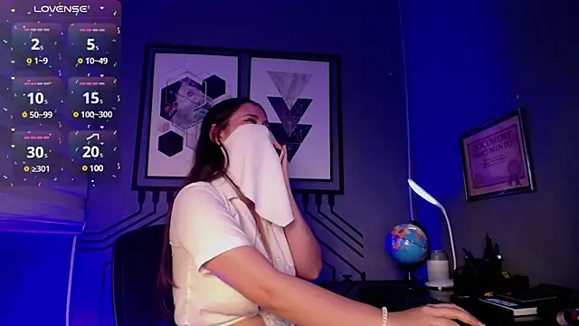 Snapshot of LeilaRasi chatting on February 2025 01:43:01 AM LeilaRasi online show from February 2025 01:43:01 AM