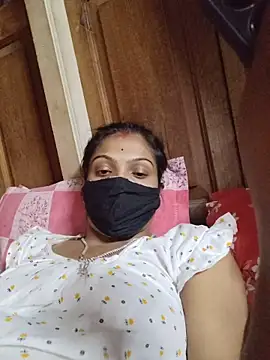 birds0641 online show from April 2026 07:49:01 PM