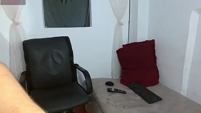 Luna-Naughty online show from November 2025 09:08:01 PM