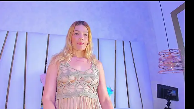 Snapshot of violet_gray_ chatting on October 2025 11:34:01 AM violet gray online show from October 2025 11:34:01 AM