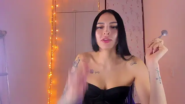 Snapshot of Little__Linda chatting on March 2025 02:14:02 AM Little Linda online show from March 2025 02:14:02 AM