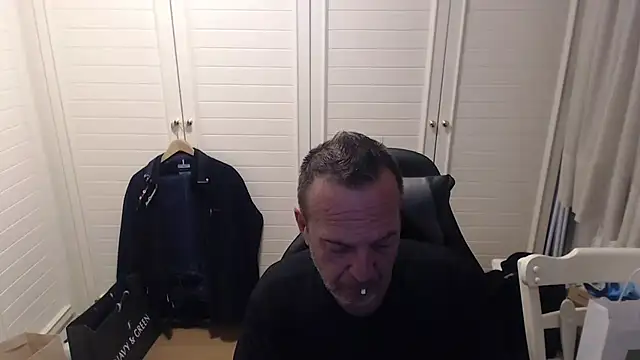 Dimitrios30 online show from February 2026 04:07:01 PM