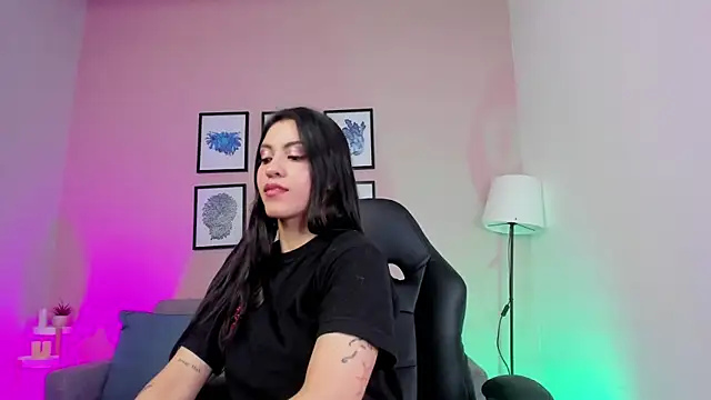 nina  dixon online show from December 2025 10:47:01 PM