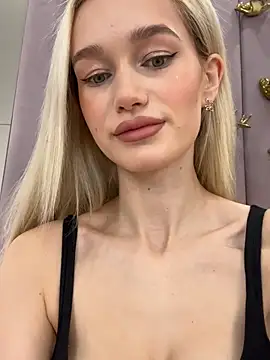 Snapshot of KristinaDane chatting on March 2025 03:13:02 AM KristinaDane online show from March 2025 03:13:02 AM