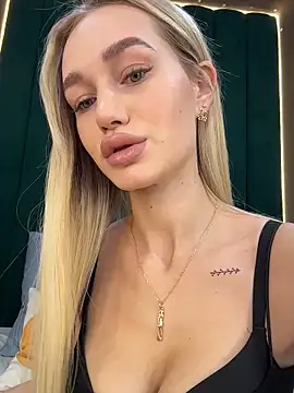 Snapshot of KristinaDane chatting on December 2025 03:34:02 AM KristinaDane online show from December 2025 03:34:02 AM