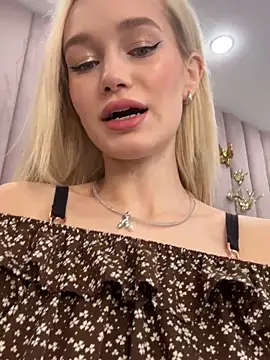 Snapshot of KristinaDane chatting on March 2025 02:59:02 AM KristinaDane online show from March 2025 02:59:02 AM