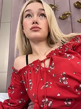 Snapshot of KristinaDane chatting on March 2025 03:41:02 AM KristinaDane online show from March 2025 03:41:02 AM