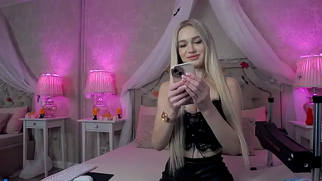 Snapshot of KristinaDane chatting on October 2025 03:49:02 AM KristinaDane online show from October 2025 03:49:02 AM