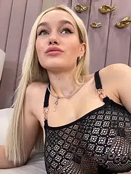 Snapshot of KristinaDane chatting on March 2025 06:10:01 AM KristinaDane online show from March 2025 06:10:01 AM