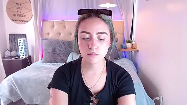 Snapshot of melodygirl__ chatting on February 2025 06:20:02 PM melodygirl online show from February 2025 06:20:02 PM