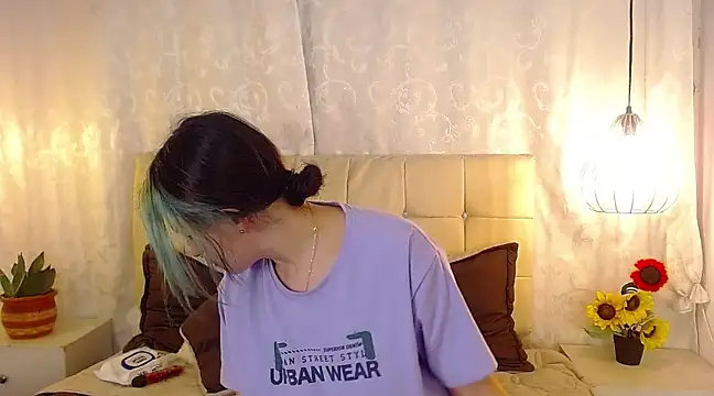 Snapshot of melodygirl__ chatting on February 2025 07:45:02 PM melodygirl online show from February 2025 07:45:02 PM