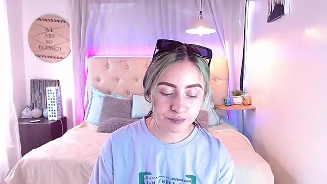 Snapshot of melodygirl__ chatting on March 2025 08:21:02 PM melodygirl online show from March 2025 08:21:02 PM