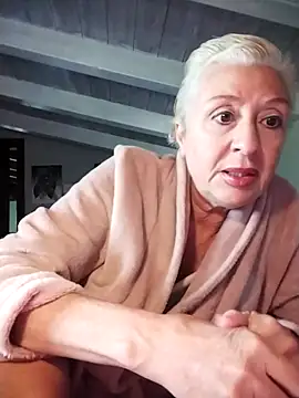 divinaerotica online show from April 2026 04:32:01 PM