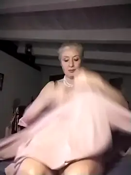 divinaerotica online show from February 2026 04:38:01 PM