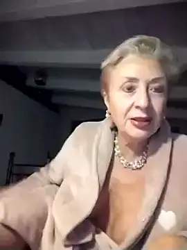 divinaerotica online show from November 2025 08:57:02 PM