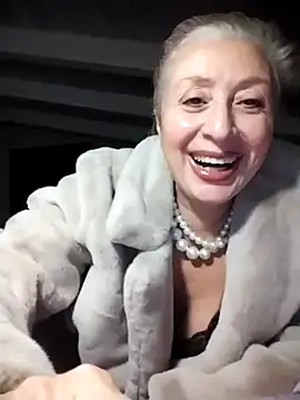 divinaerotica online show from January 2026 04:12:01 PM