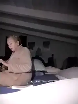 divinaerotica online show from December 2025 07:13:01 PM