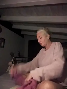 divinaerotica online show from April 2026 07:21:02 PM