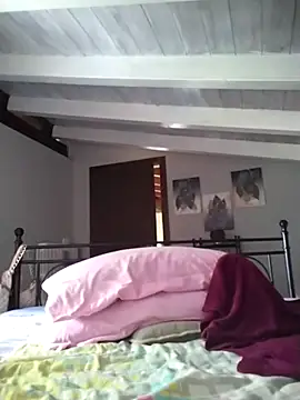 divinaerotica online show from April 2026 02:21:01 PM