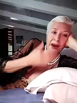 divinaerotica online show from September 2025 01:31:02 PM