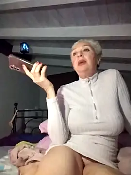 divinaerotica online show from April 2026 06:25:02 PM