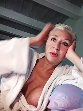 divinaerotica online show from April 2026 04:42:02 PM