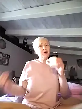 divinaerotica online show from February 2026 03:23:01 PM