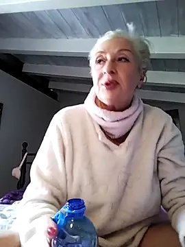 divinaerotica online show from April 2026 01:34:01 PM