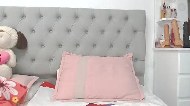 Antoneella vz online show from December 2025 11:45:01 AM