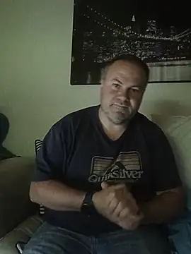 Snapshot of Pourleplasirs chatting on June 2026 10:32:02 PM Pourleplasirs online show from June 2026 10:32:02 PM
