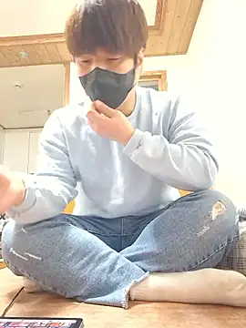 Tyyyggjju online show from December 2025 03:45:01 PM