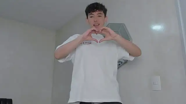 miketwink online show from November 2025 08:01:02 PM