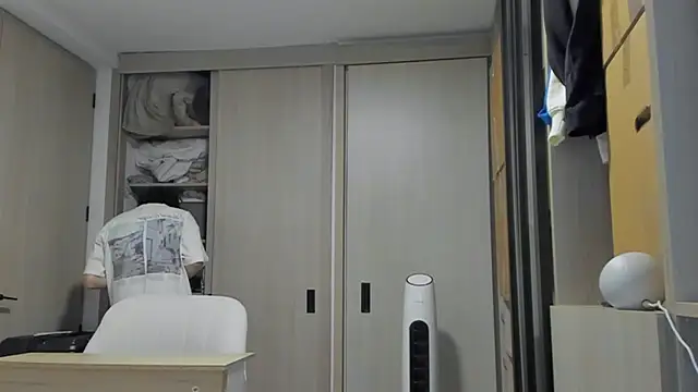 miketwink online show from September 2025 12:11:01 AM