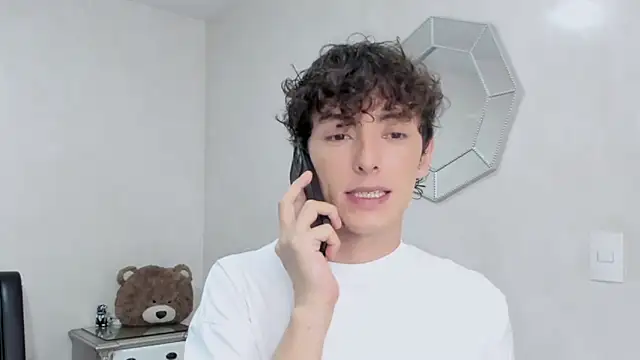 miketwink online show from February 2026 11:04:01 PM