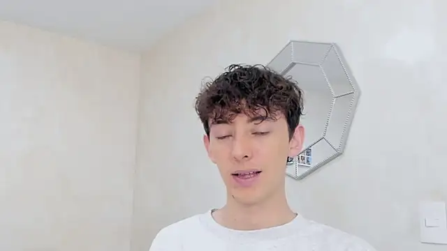 miketwink online show from December 2025 09:53:01 PM