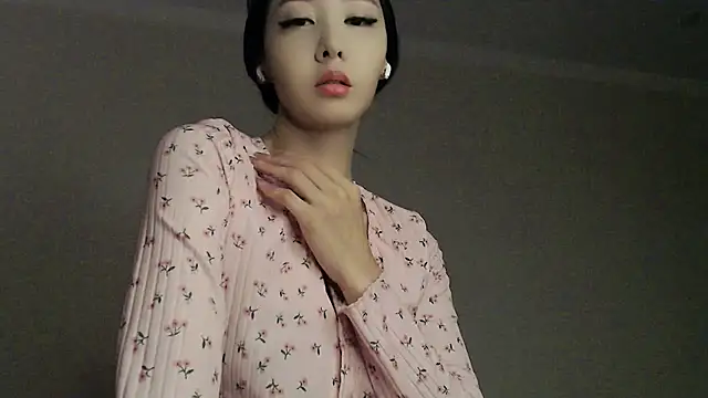 Fudzik0 online show from June 2026 05:12:01 AM