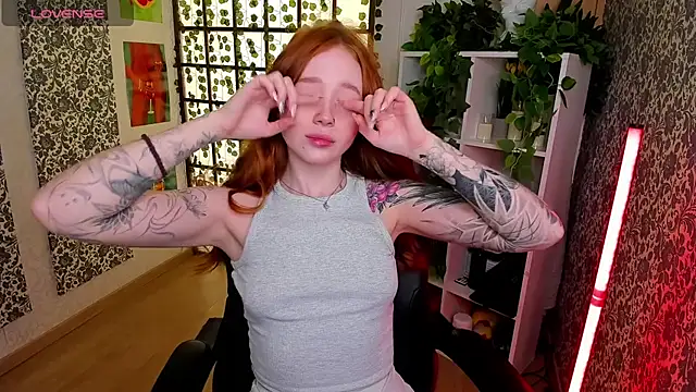 Snapshot of Maya_Light chatting on September 2025 02:07:01 AM Maya Light online show from September 2025 02:07:01 AM