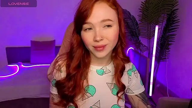 Snapshot of Maya_Light chatting on November 2025 12:48:02 AM Maya Light online show from November 2025 12:48:02 AM