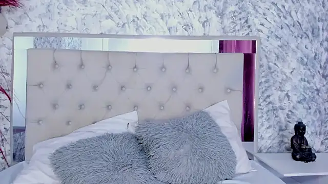 Ariana greenblat online show from December 2025 04:23:02 PM