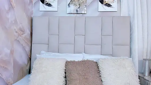 Ariana greenblat online show from December 2025 01:17:02 PM