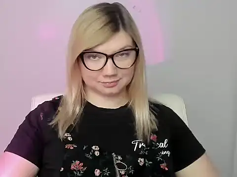 Snapshot of Lola_moree chatting on October 2025 11:33:02 AM Lola moree online show from October 2025 11:33:02 AM