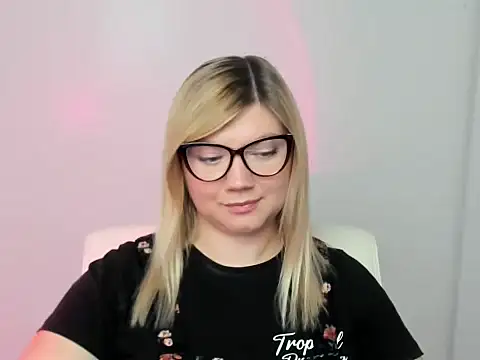 Snapshot of Lola_moree chatting on September 2025 11:49:02 AM Lola moree online show from September 2025 11:49:02 AM