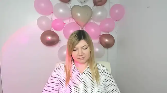 Snapshot of Lola_moree chatting on February 2025 12:47:01 PM Lola moree online show from February 2025 12:47:01 PM