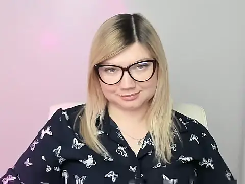 Snapshot of Lola_moree chatting on October 2025 12:07:01 PM Lola moree online show from October 2025 12:07:01 PM