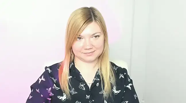 Snapshot of Lola_moree chatting on March 2025 03:29:02 PM Lola moree online show from March 2025 03:29:02 PM