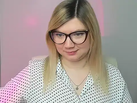 Snapshot of Lola_moree chatting on October 2025 06:12:02 AM Lola moree online show from October 2025 06:12:02 AM